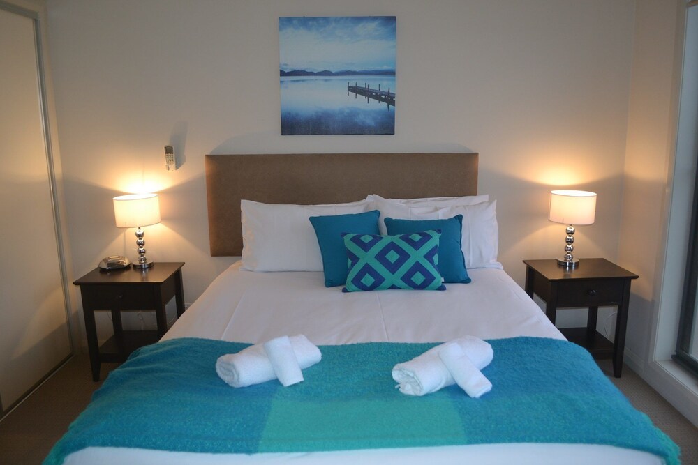 Luxury Apartment, 2 Bedrooms, Lake View photo 1