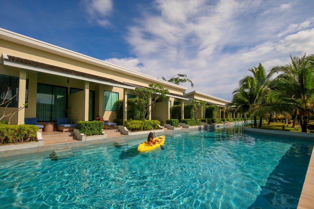 Deluxe Room, Pool Access - Photo 8