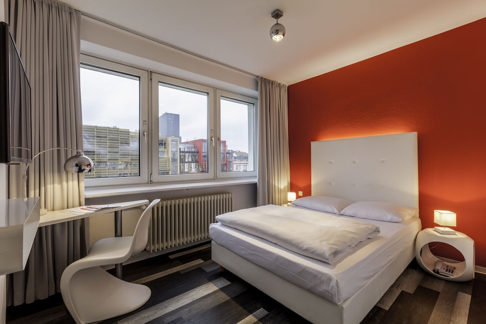 Standard Double Room - Photo 2