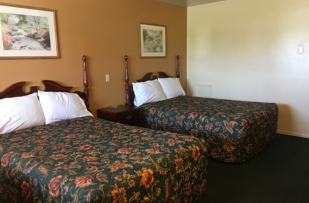 Standard Room, 2 Queen Beds photo 1