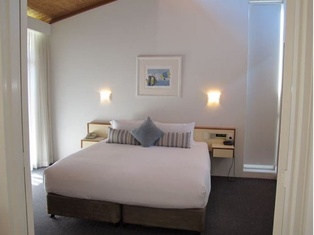 Standard Suite, 2 Bedrooms, Kitchen photo 3