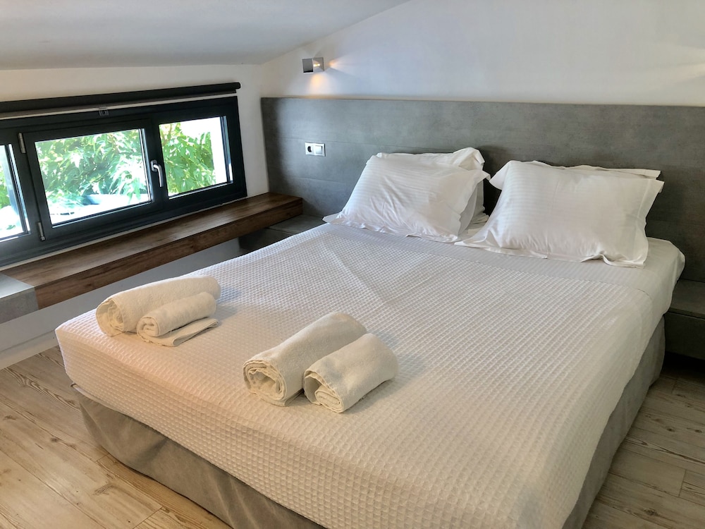 Classic Villa, 2 Bedrooms photo 2