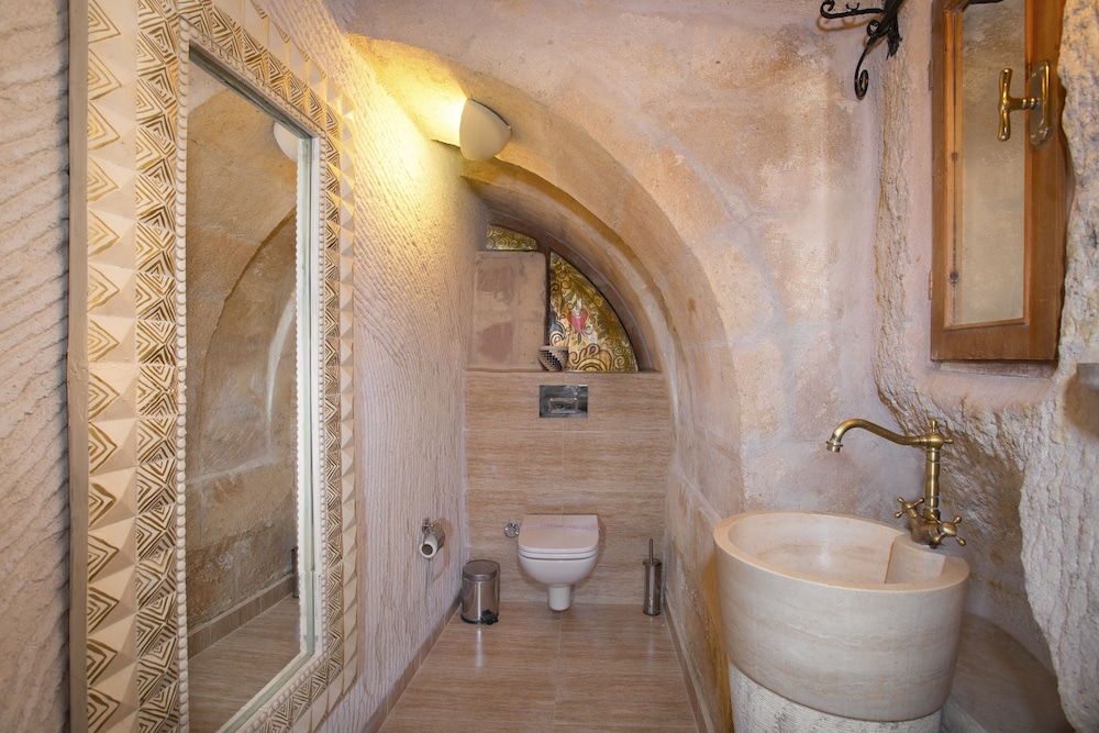 Imperial Cave Suite with Balloon View - Photo 2