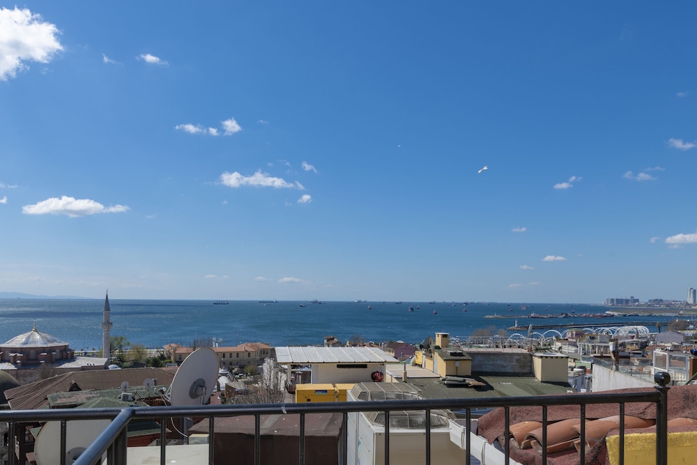 Deluxe Double Room, 1 Bedroom, Balcony, Sea View photo 3