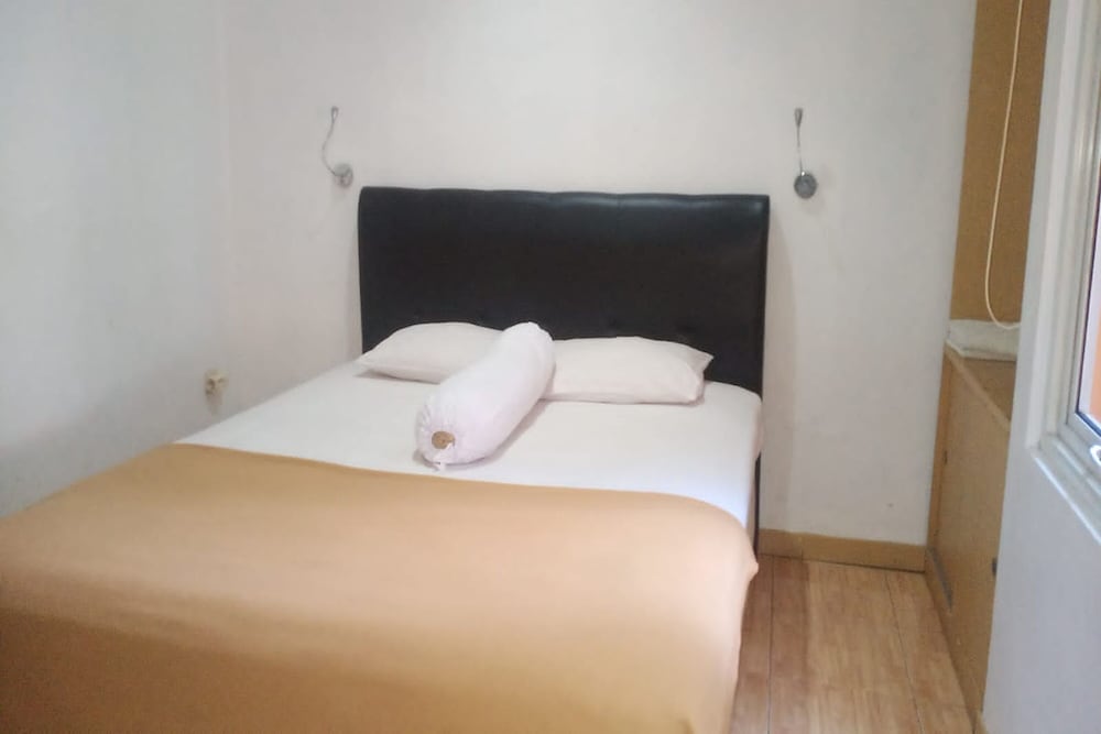 Deluxe Room - Photo 12