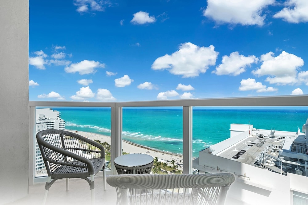 Junior Suite, 1 King Bed with Sofa bed, Balcony, Ocean View