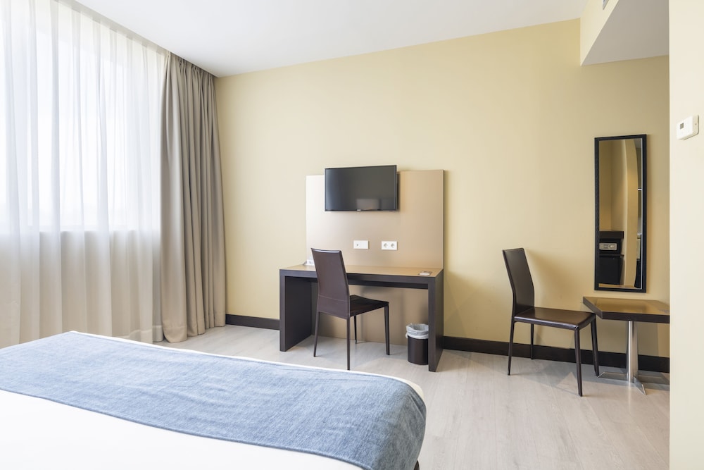 Standard Double Room - Photo 8
