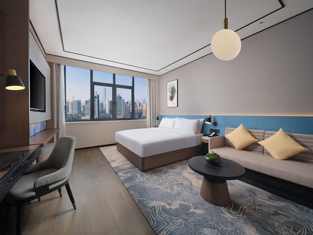 Superior Room, 1 King Bed photo 1