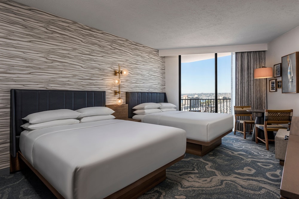 Premium Room, 2 Queen Beds, (Marina Tower Newly Renovated) - Photo 5