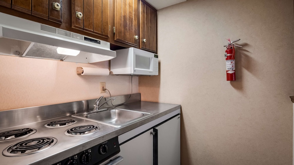 Suite, 1 Queen Bed, Non Smoking, Kitchenette photo 2