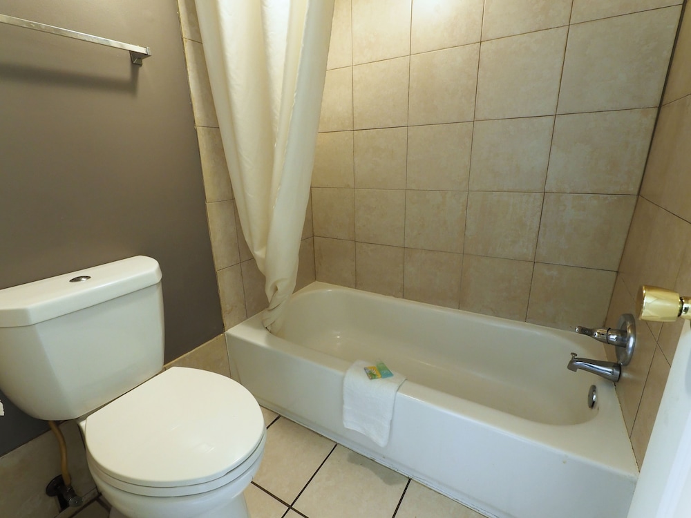 Standard King, Smoking - Newly Renovated - Photo 5