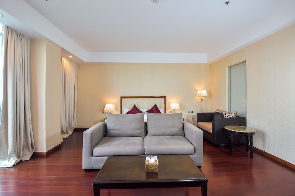 Premier Deluxe King Room - Free Two Ways Airport Transfer photo 3