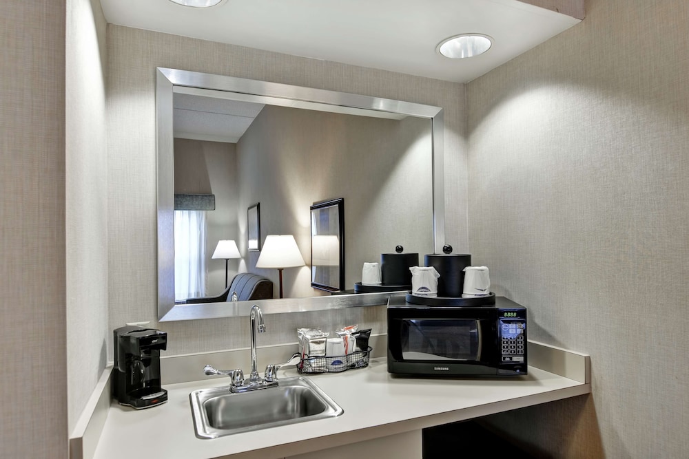 Suite, One King Bed, Non-Smoking - Photo 3