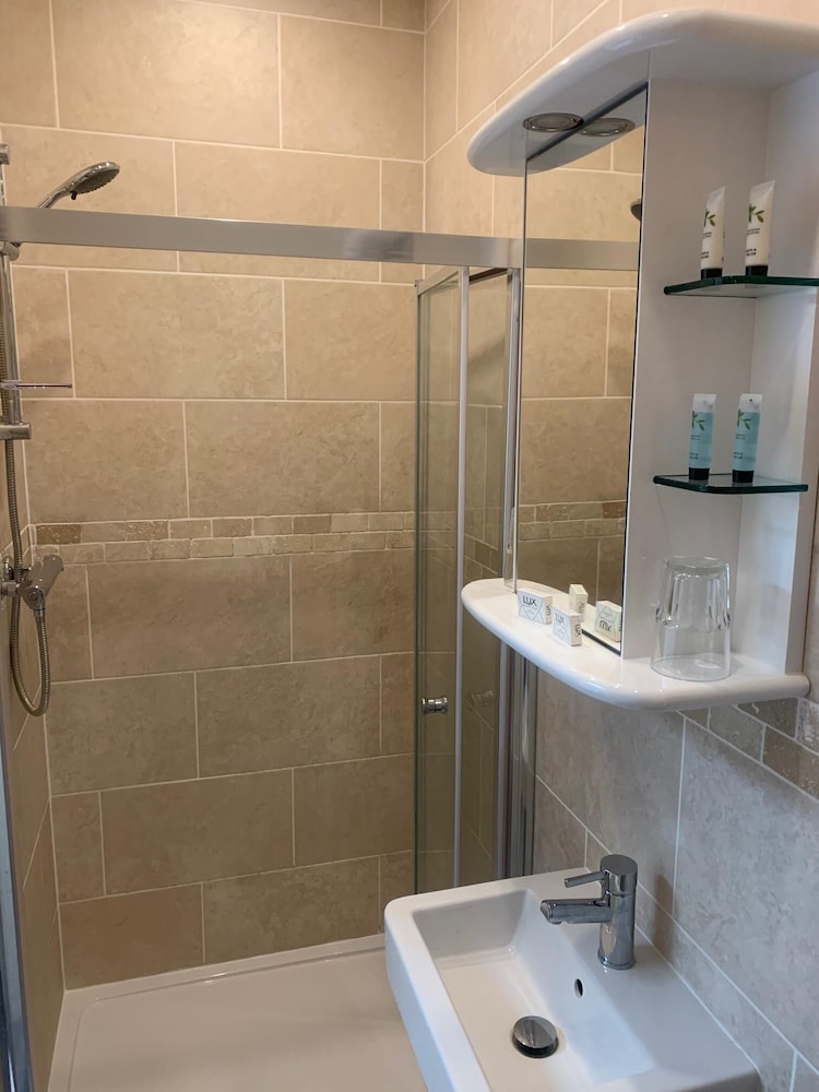 Single Room, Ensuite photo 2