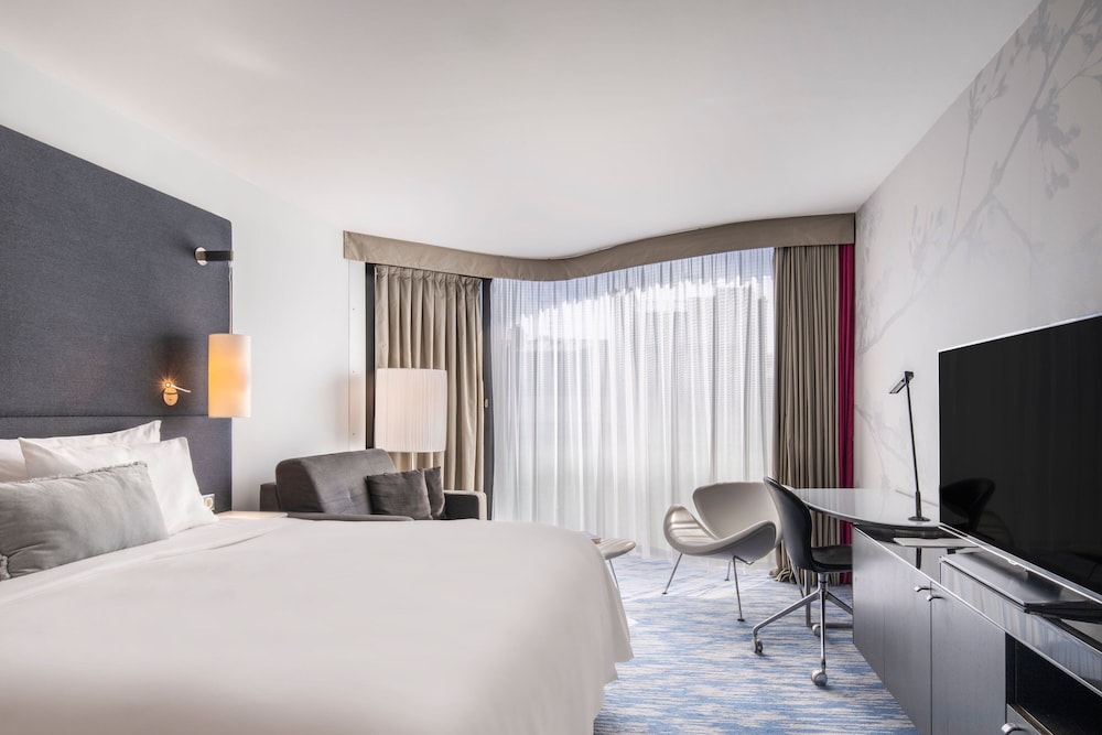 Room, 1 King Bed, City View