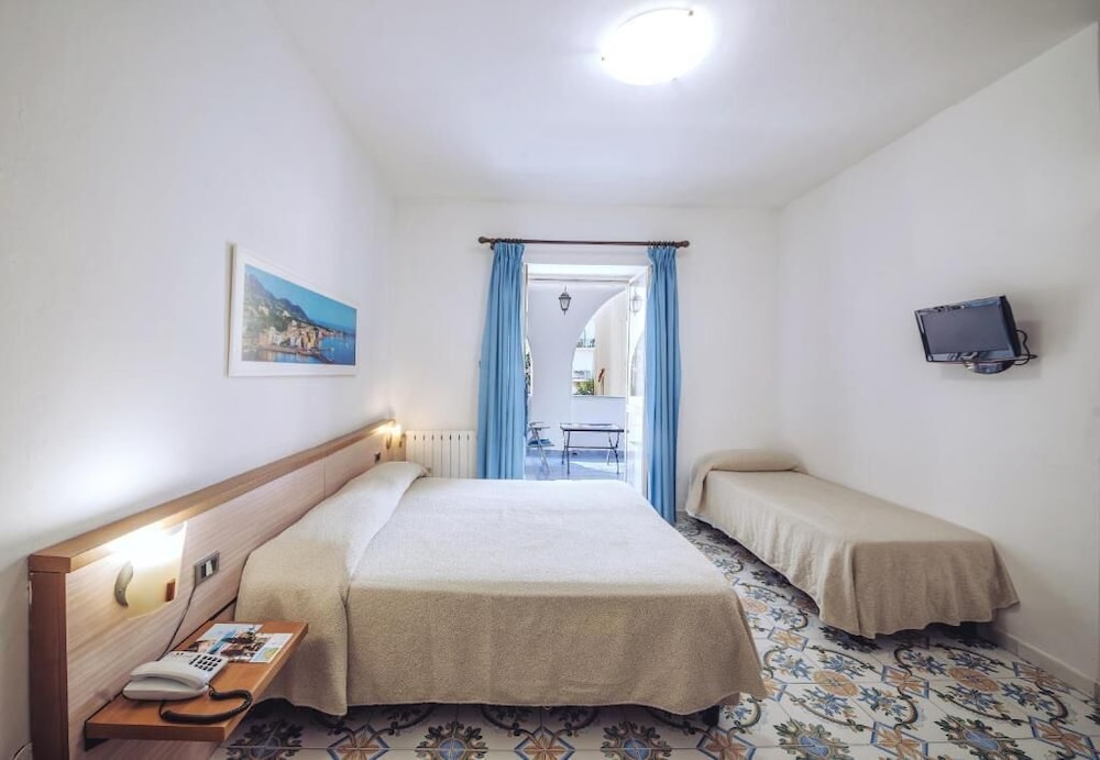 Standard Triple Room photo 3