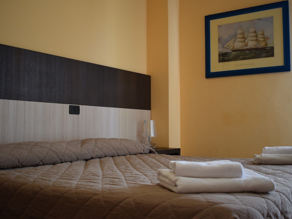 Standard Double Room - Photo 3