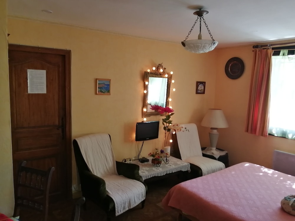 House, 2 Bedrooms photo 1
