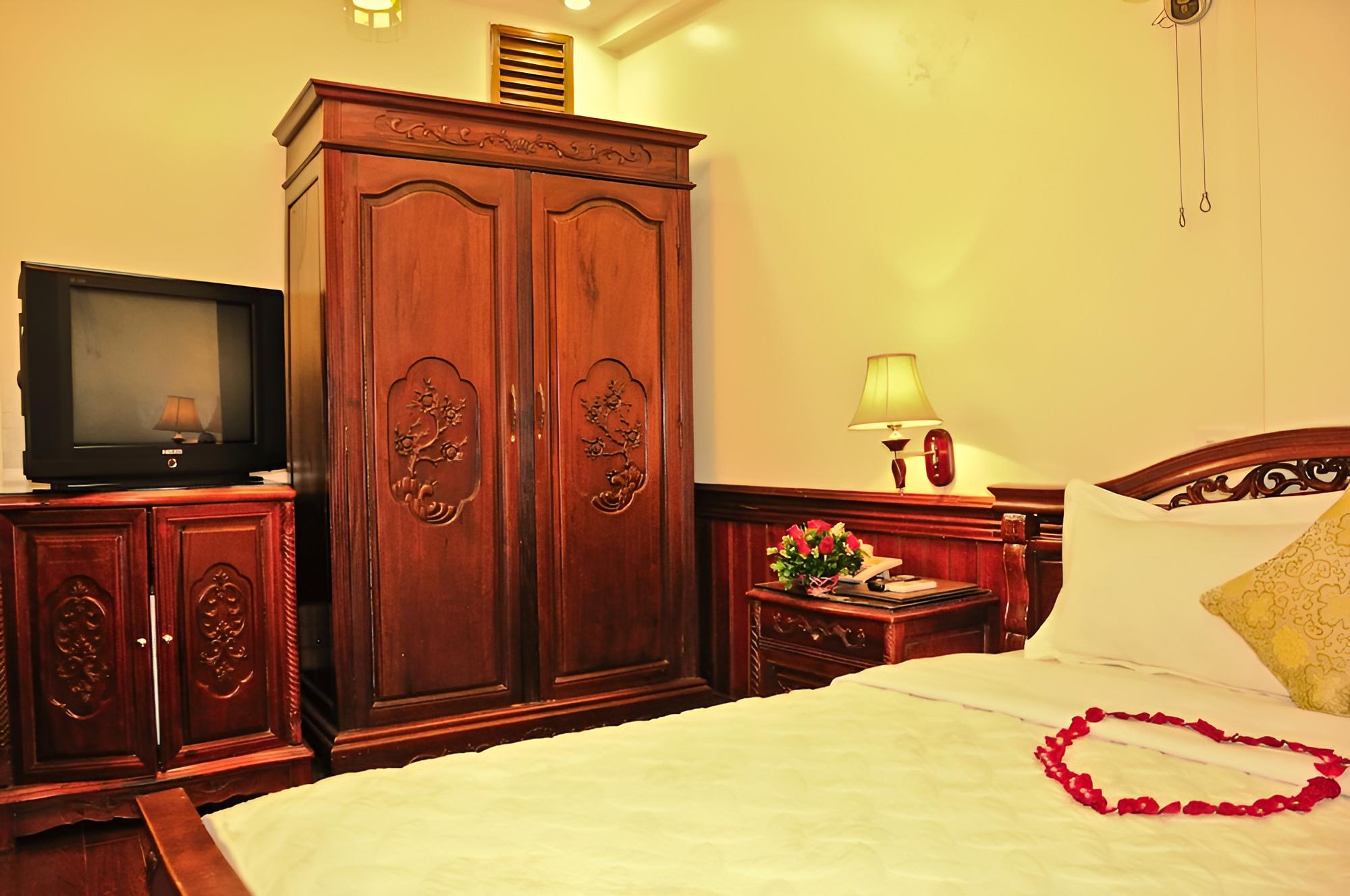 Double Room (2)