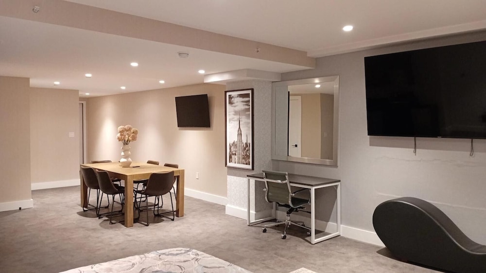 Deluxe Studio Suite photo 2
