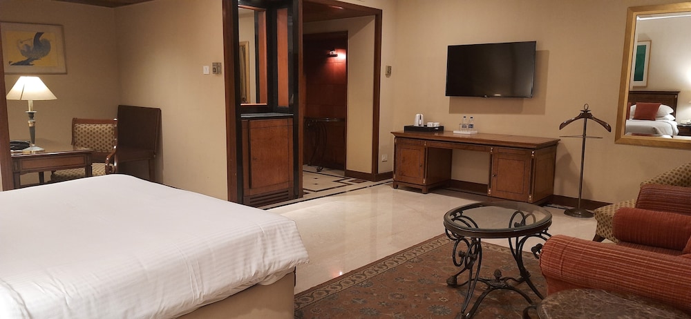 Suite - Photo 7