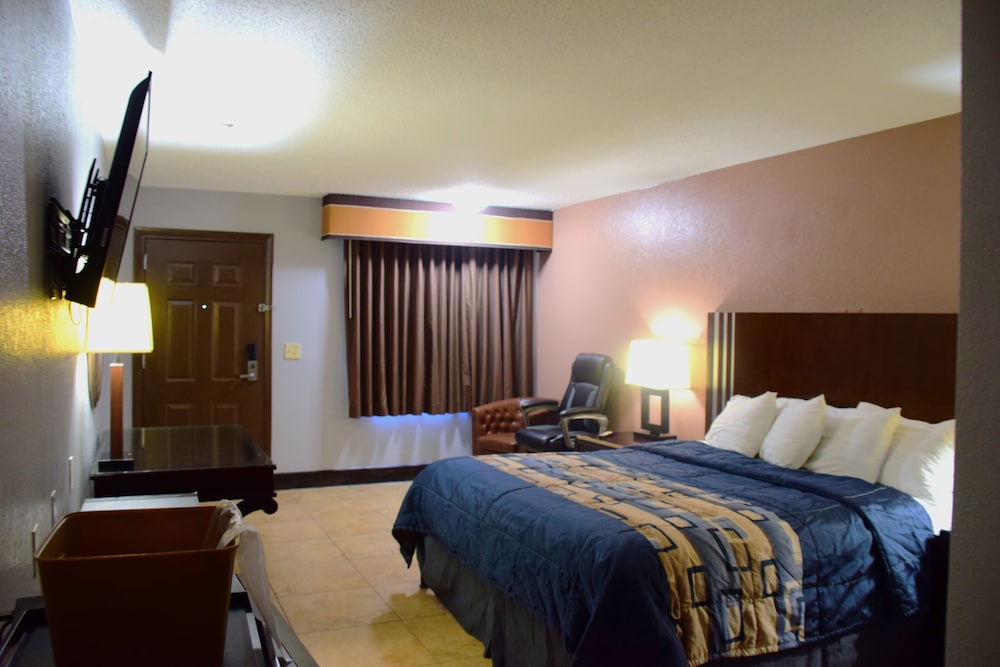 Deluxe Room, 1 King Bed, Smoking photo 1