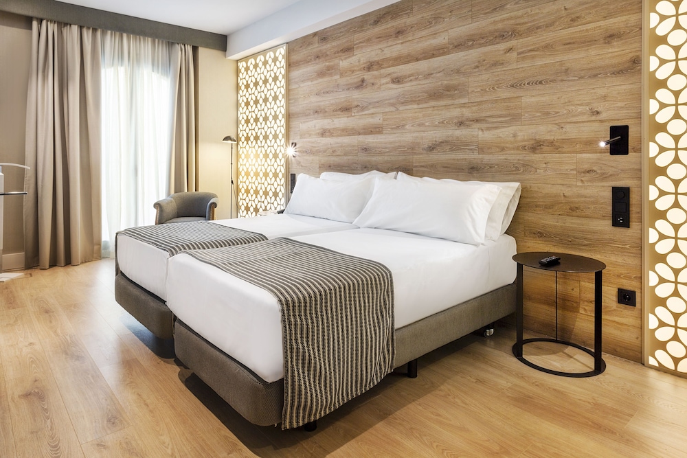 Deluxe Room (Spa Access) - Photo 2