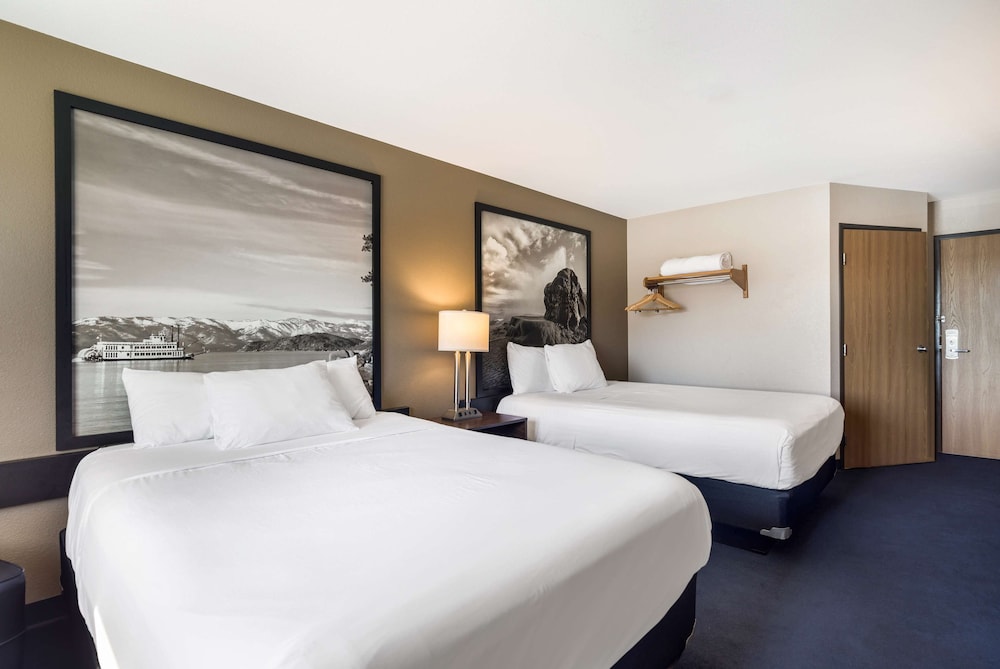 Room, 2 Queen Beds, Non Smoking - Photo 4