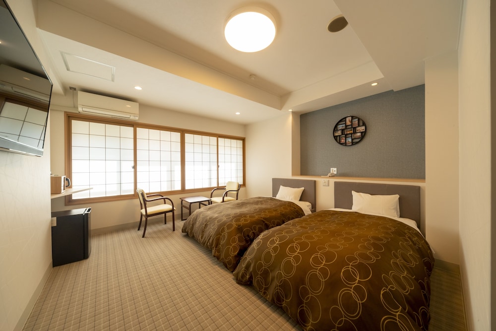 Twin Room, Non Smoking, Mountainside photo 2