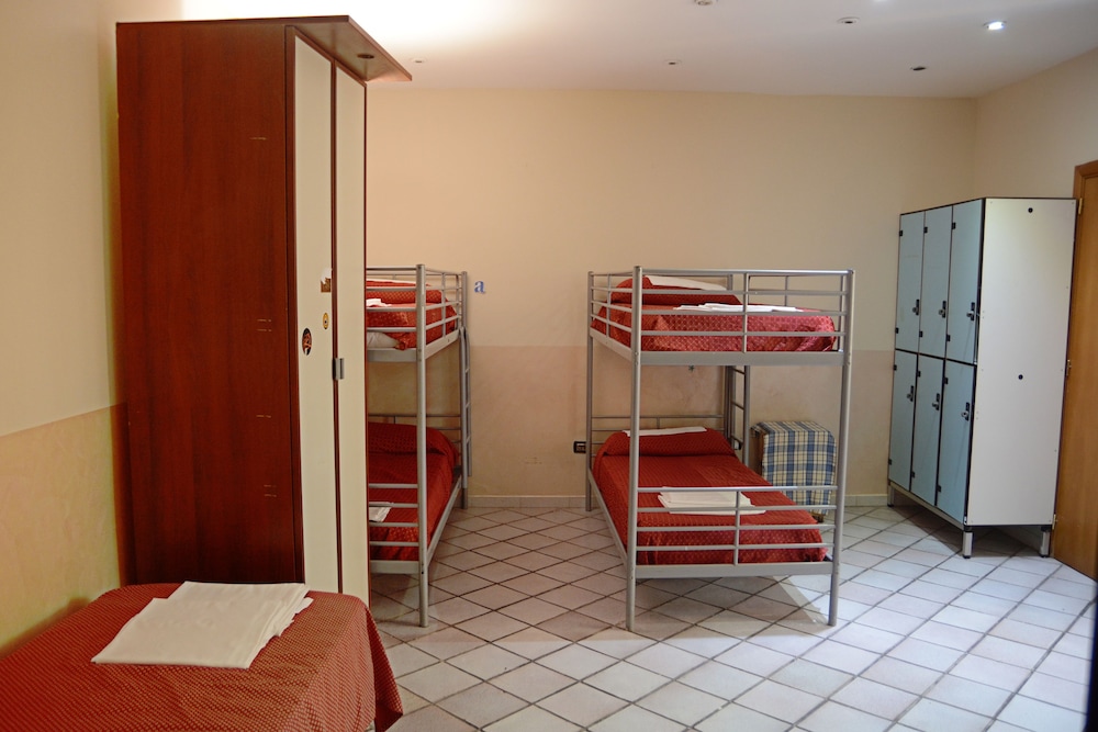 Shared Dormitory, Mixed Dorm