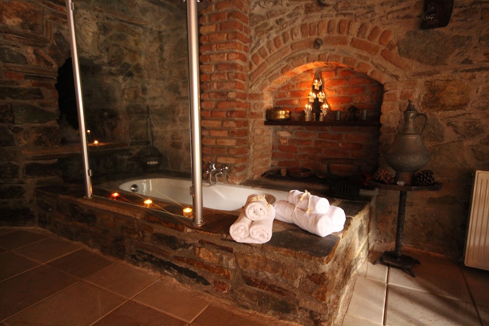 Deluxe Room, Bathtub photo 2