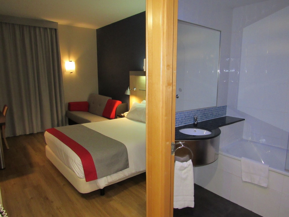 Standard Room (Free Breakfast) - Photo 4