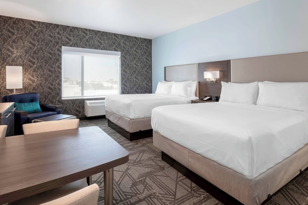 Studio, 2 Queen Beds (Hearing Accessible)