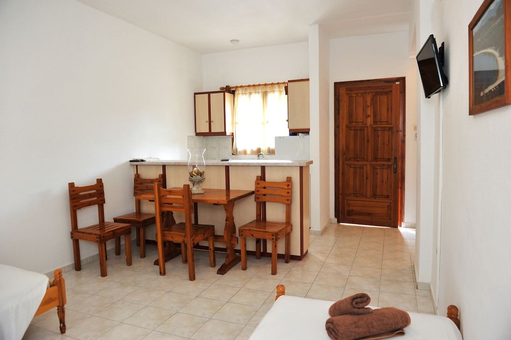 Apartment, 1 Bedroom, Pool View photo 3