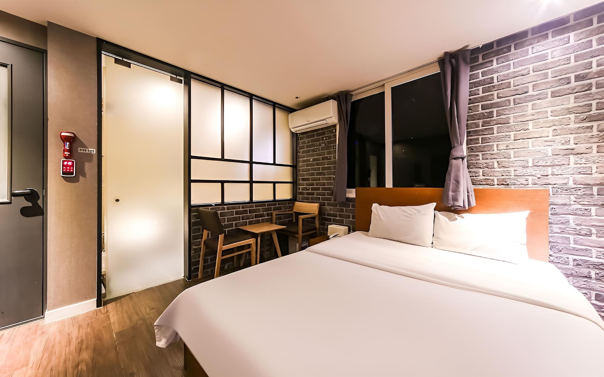 Room (Standard (breakfast provided (toast/c) - Photo 14