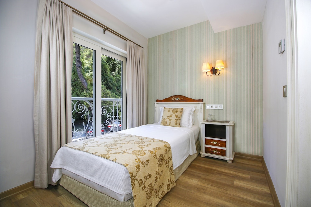 Connecting Room
