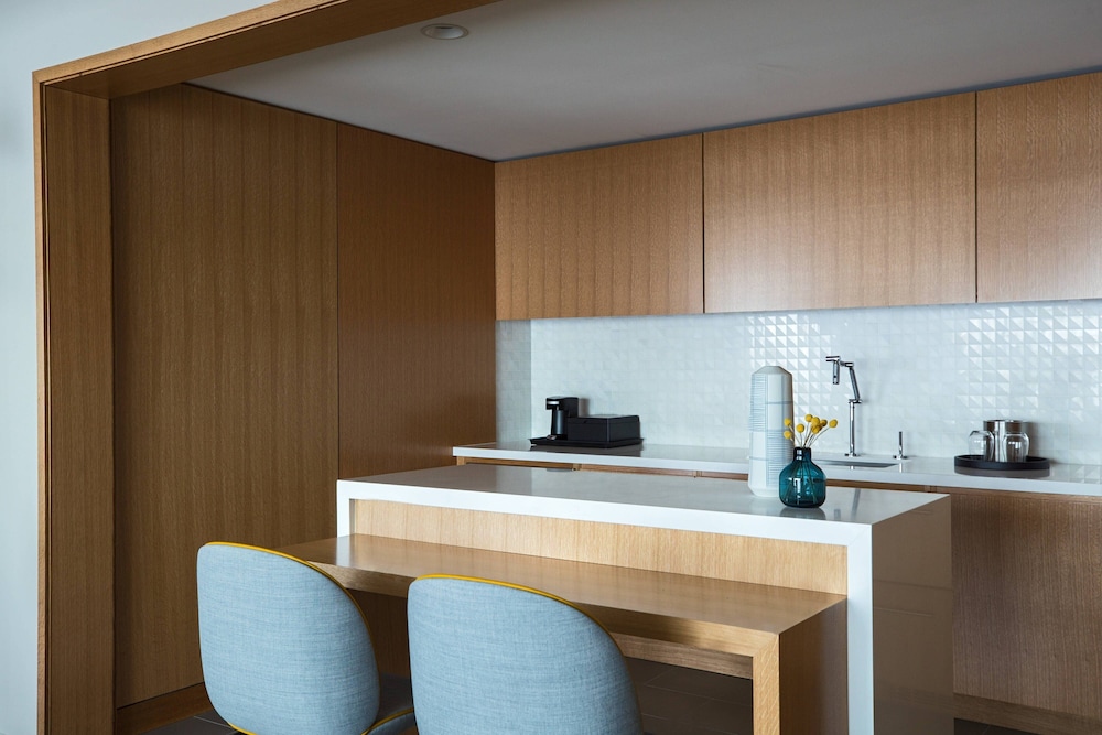 Suite, 1 King Bed