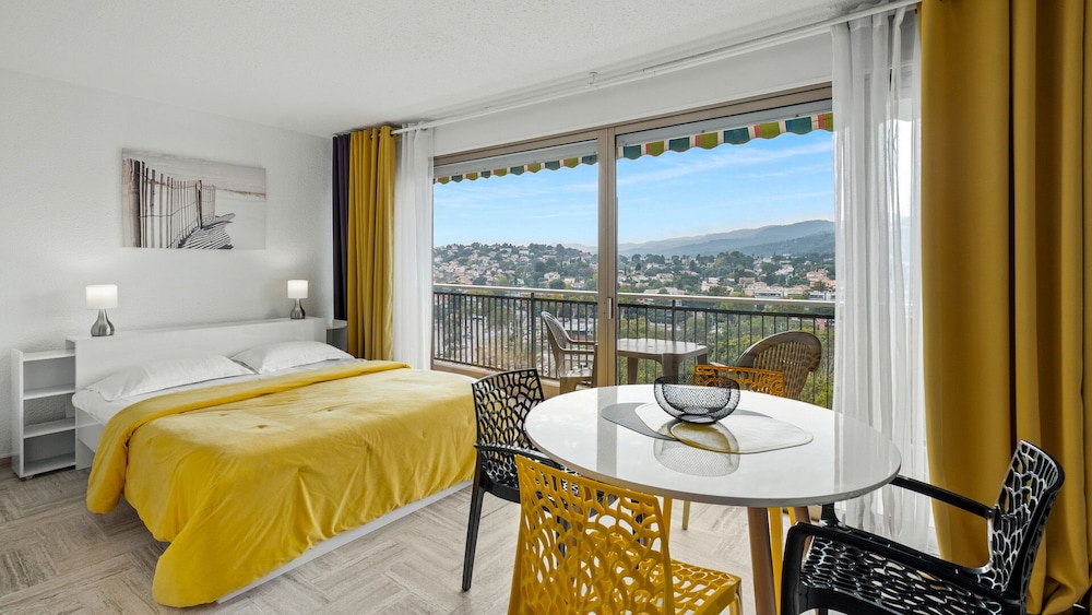 Family Room, Mountain View