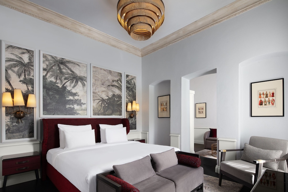 Suite, 1 King Bed with Sofa bed, Non Smoking thumbnail 5