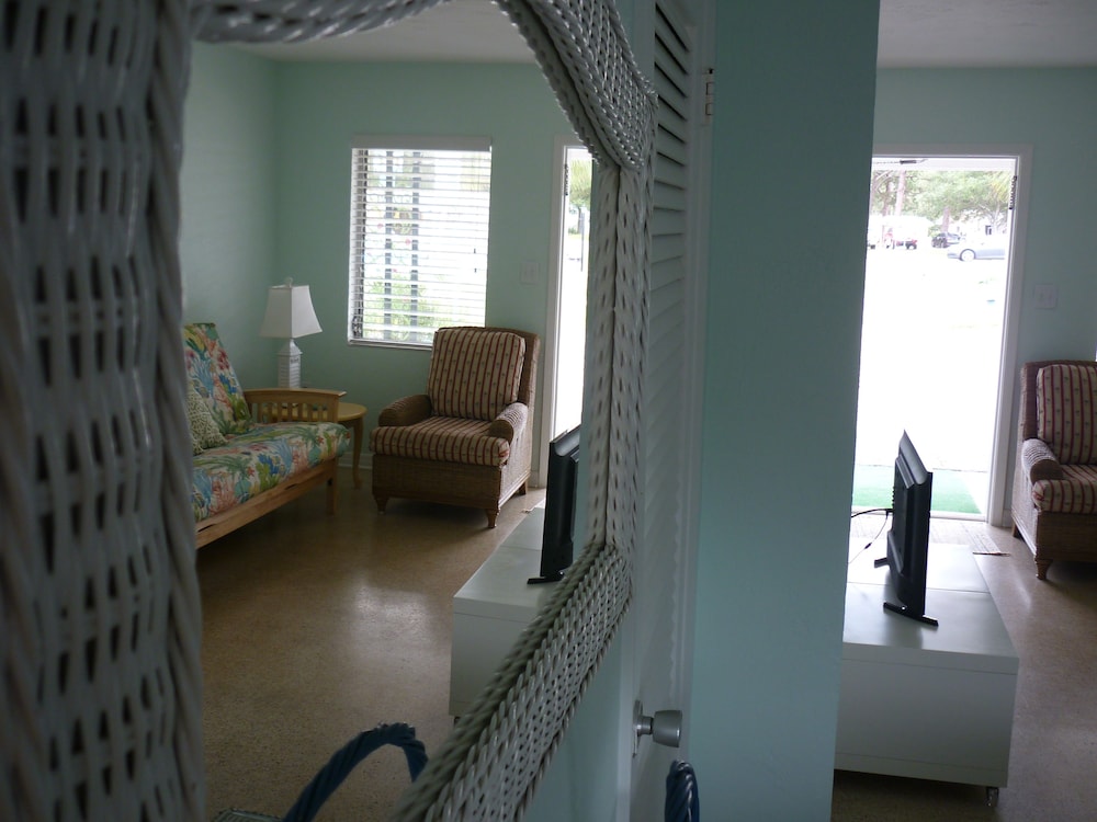 Studio Kitchenette ( Efficiency) 1 Queen Bed, photo 6