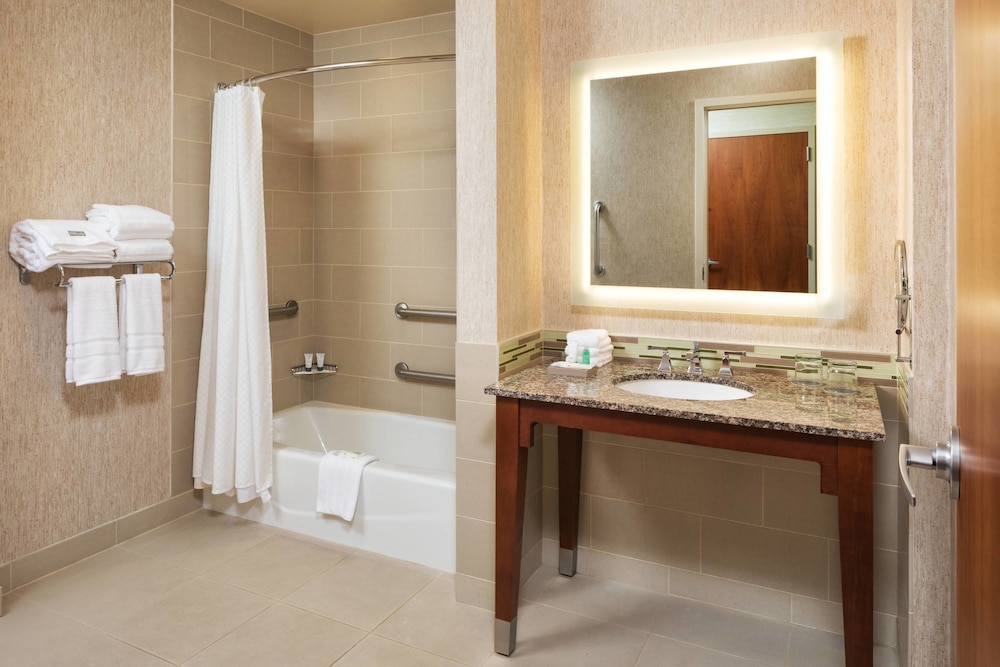 Deluxe Room, 1 King Bed, City View - Photo 5