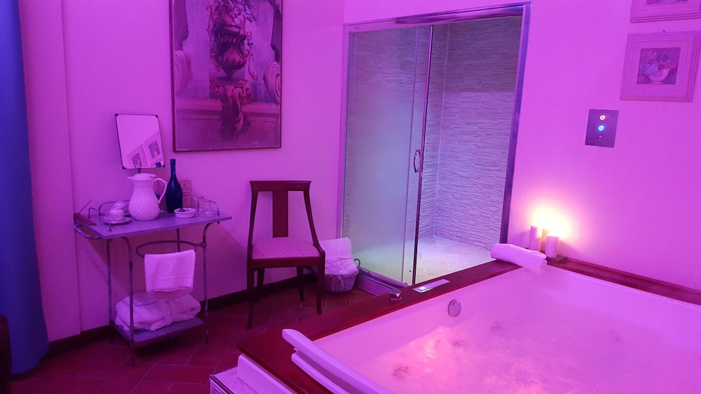 Premium Suite, 1 Queen Bed, Park View, Garden Area (Garden Spa)