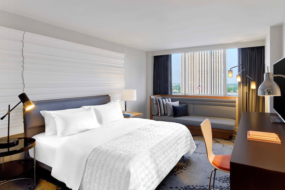 Superior Room, 1 King Bed, River View (Mobility Accessible, Roll-in Shower) - Photo 7