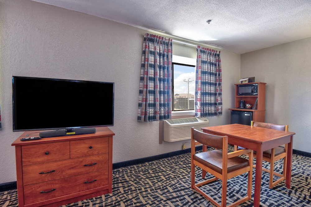 Deluxe Studio Suite, 1 King Bed, Non Smoking - Photo 6