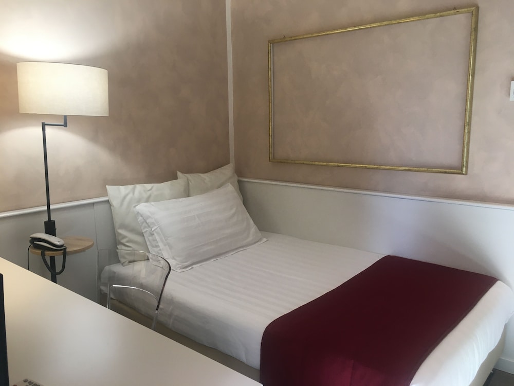 Single Room photo 3