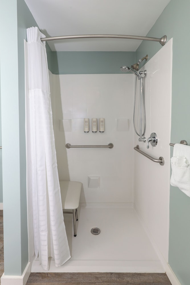Room, 1 Double Bed, Roll-in Shower, Balcony photo 2