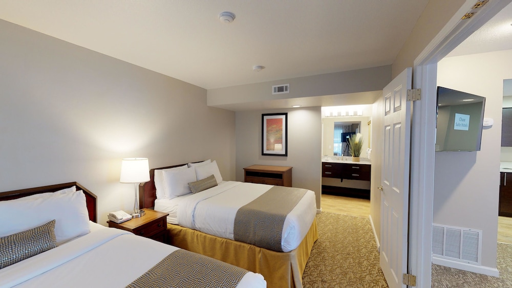 Signature Suite, Multiple Beds, Kitchen photo 3