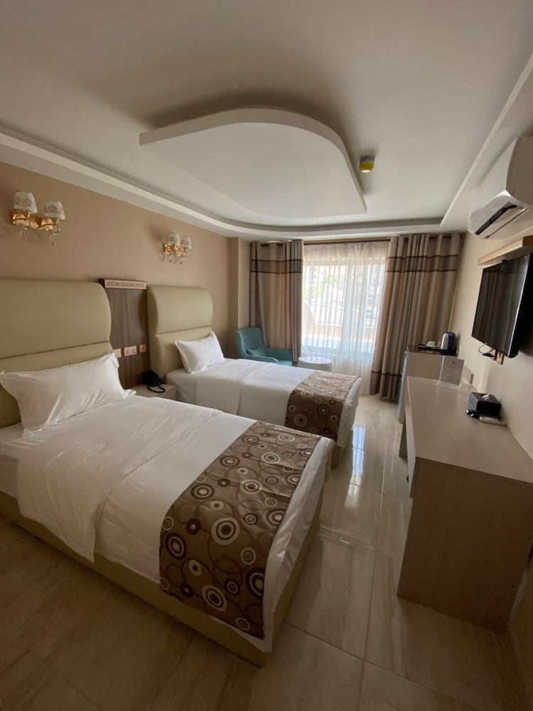 Family Room, Multiple Beds - Photo 2