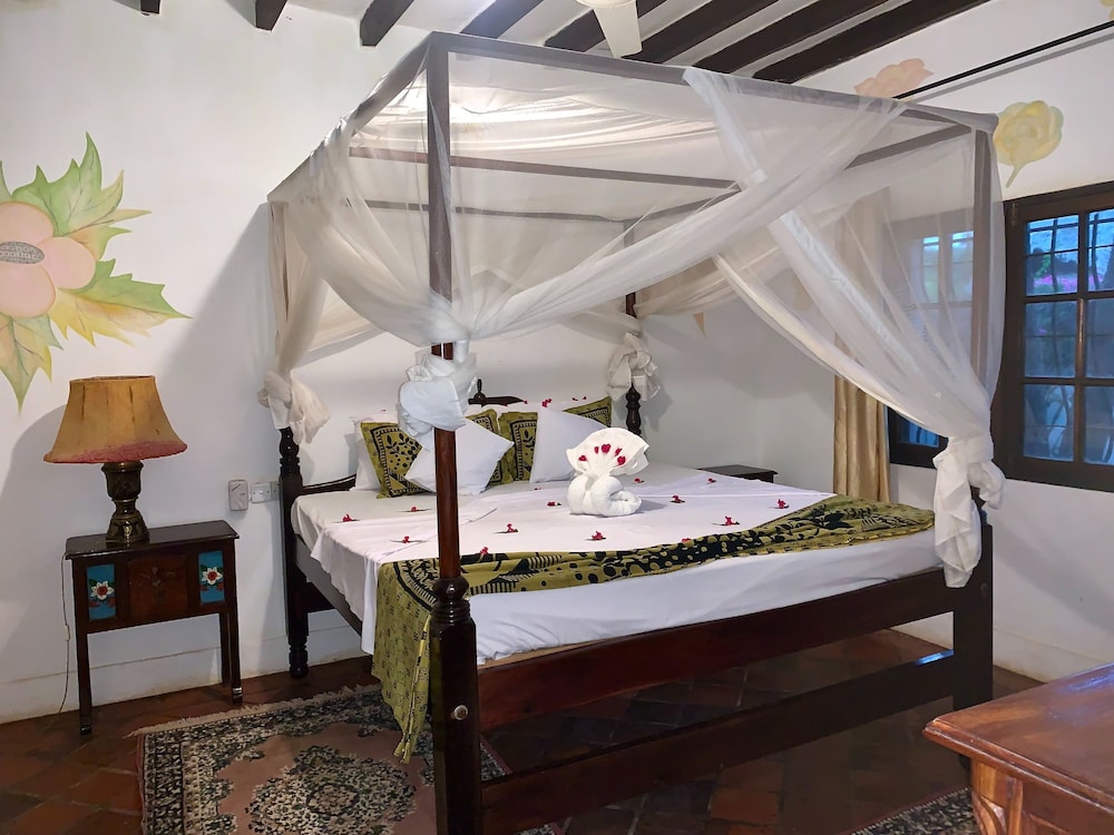Standard Double Room, 1 Queen Bed, Patio, Pool View photo 1