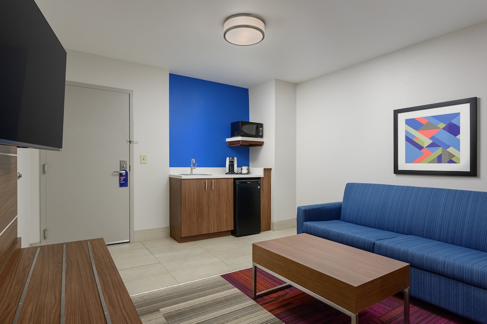 Room, 1 King Bed with Sofa bed (Wet Bar) - Photo 5